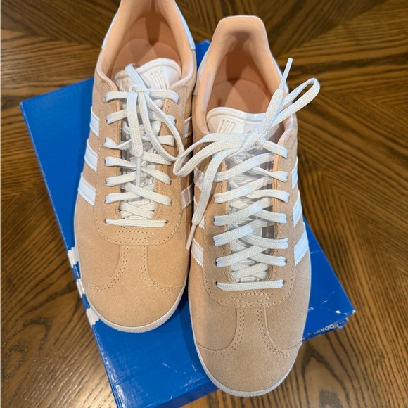Adidas Gazelle Size 7 women’s - Picture 4 of 4